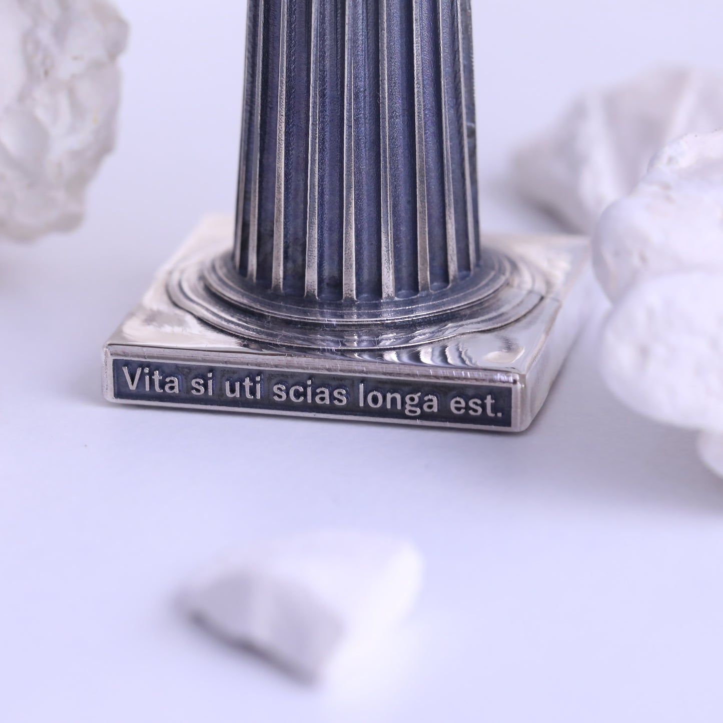 Silver Eterna Cigar Throne