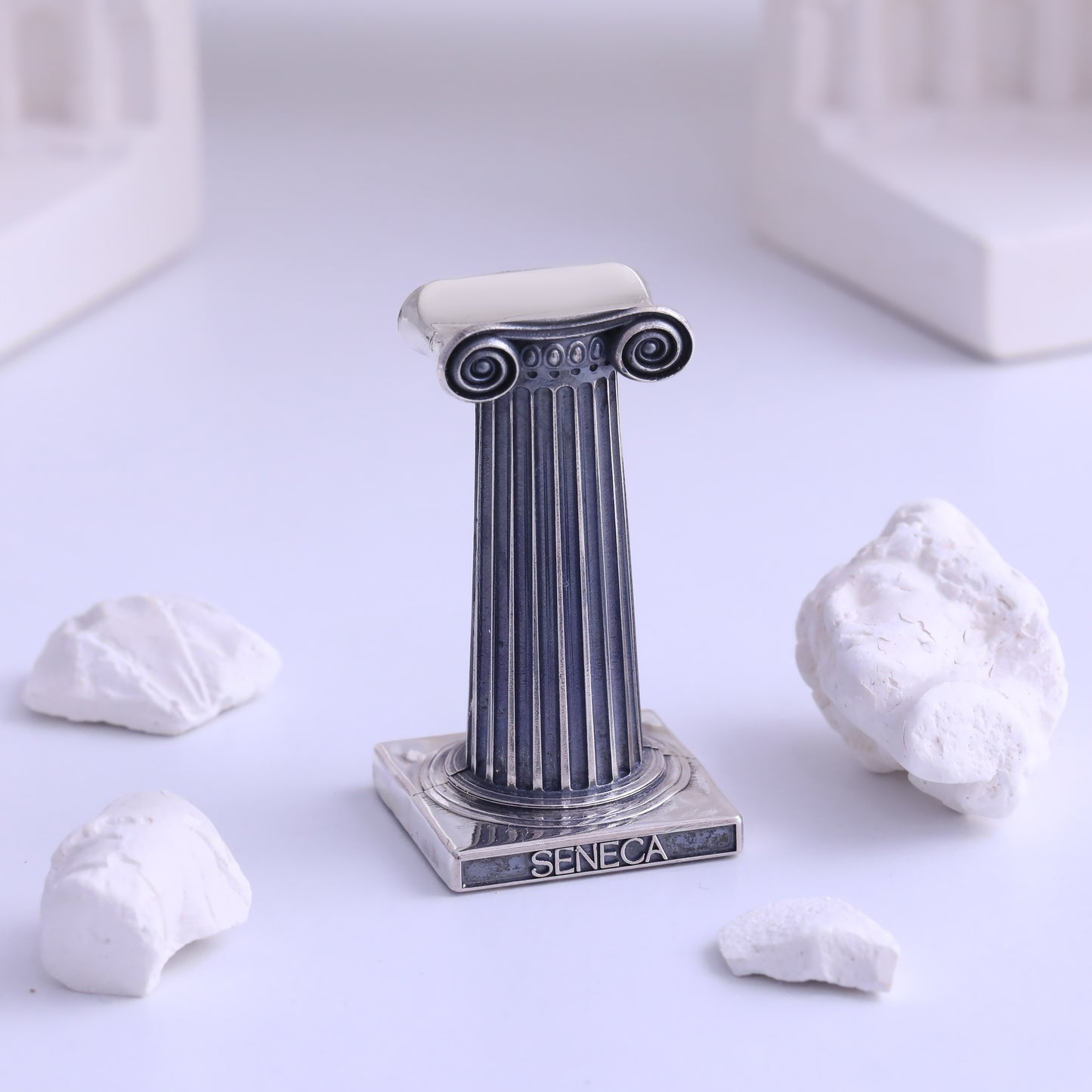 Silver Eterna Cigar Throne